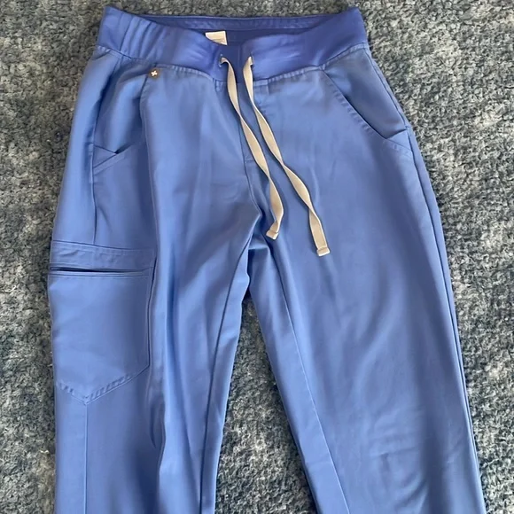 figs ceil blue scrub set - Picture 5 of 8